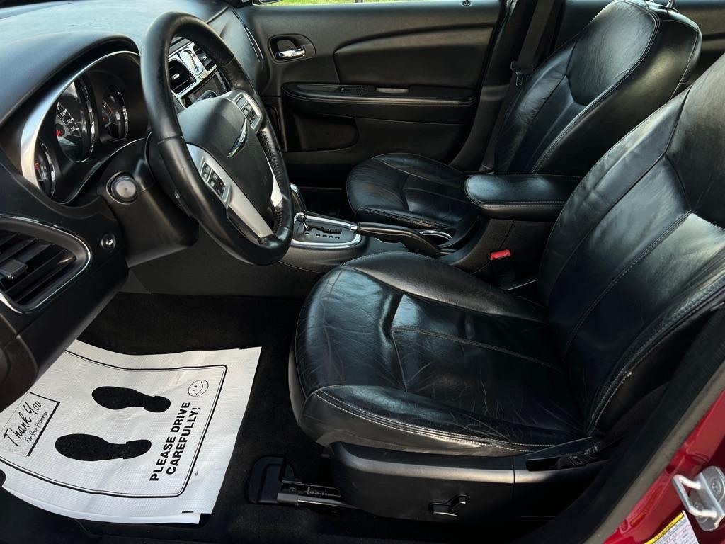 Chrysler 200  2013