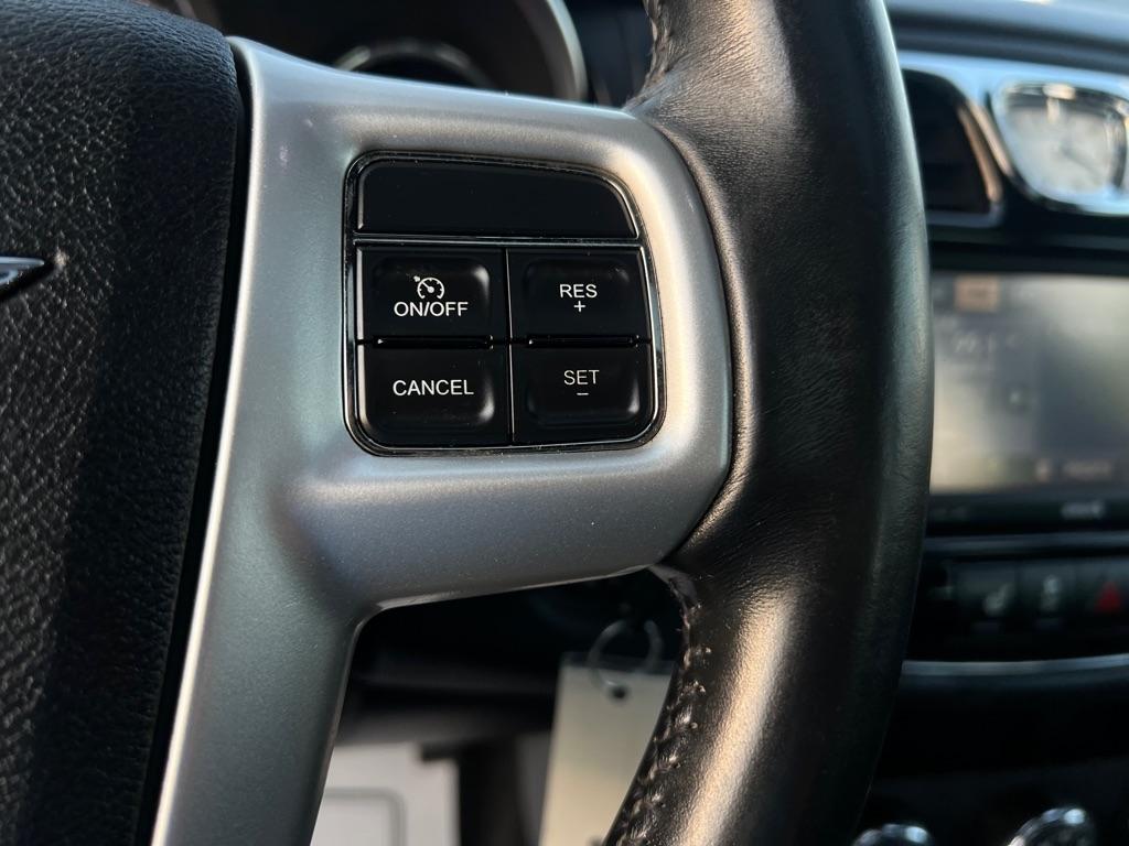 Chrysler 200  2013