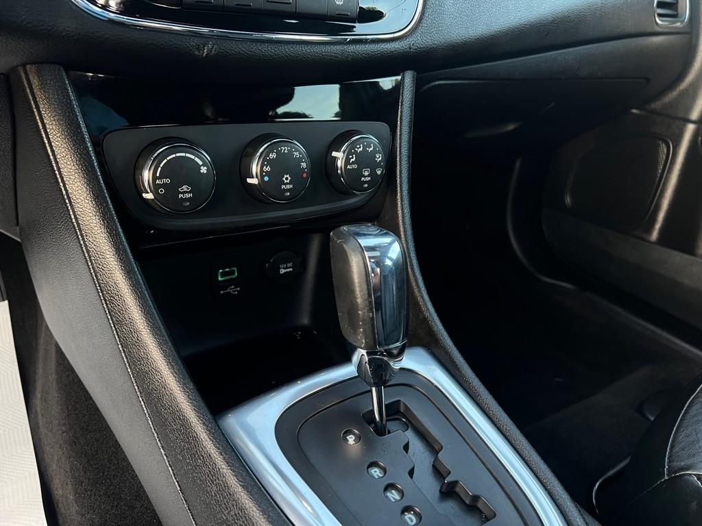 Chrysler 200  2013