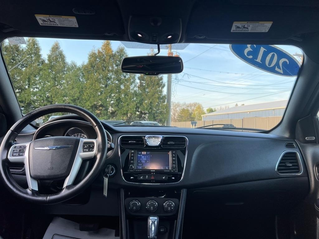 Chrysler 200  2013