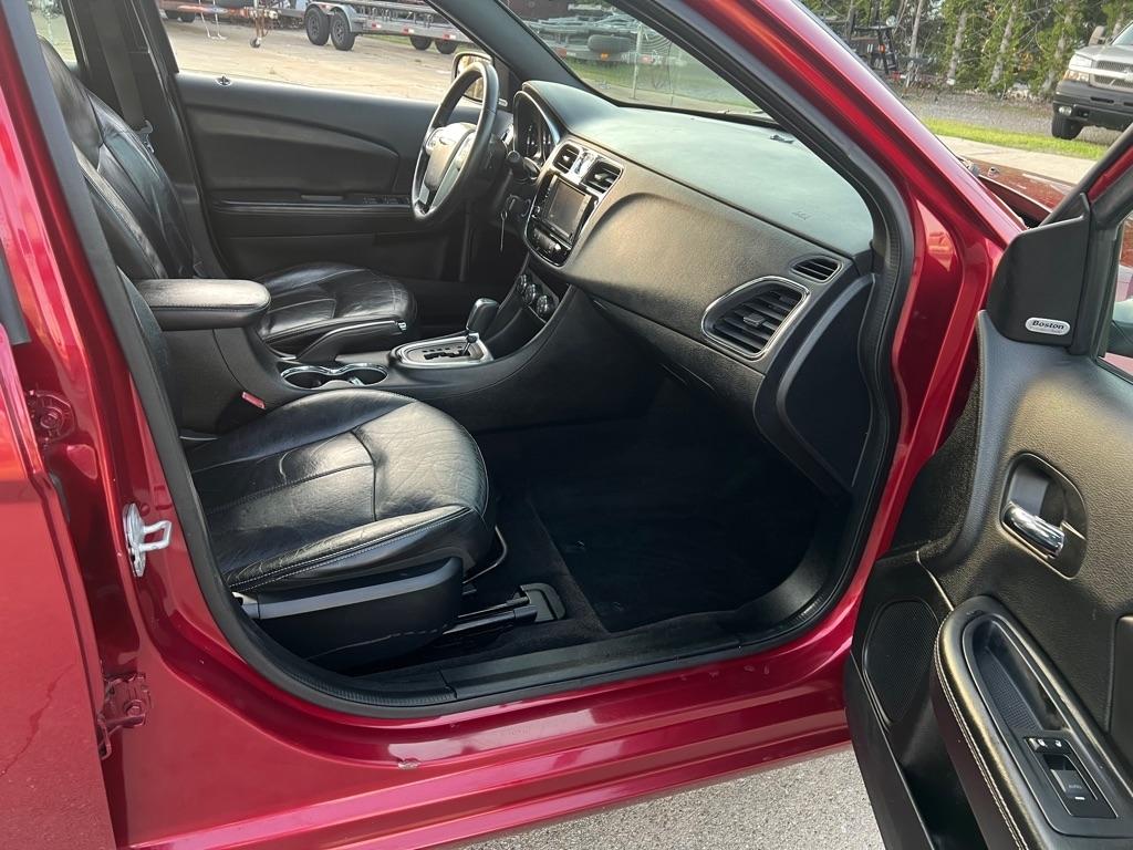 Chrysler 200  2013