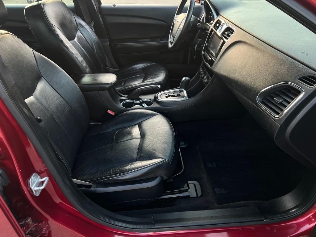Chrysler 200  2013