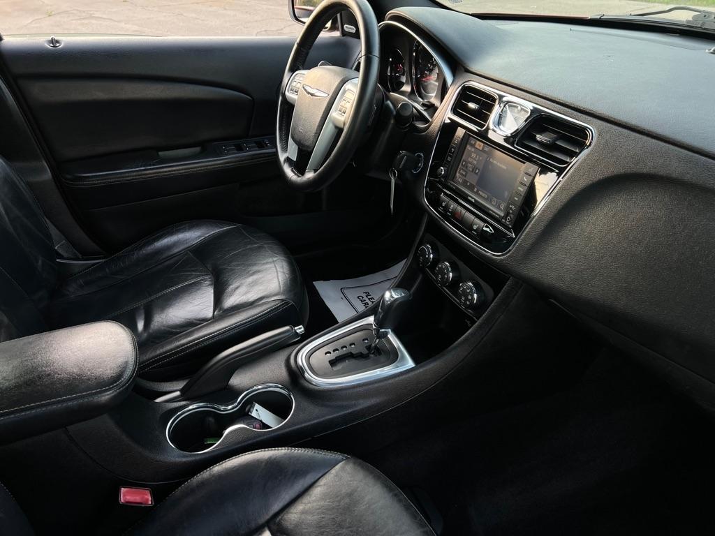 Chrysler 200  2013