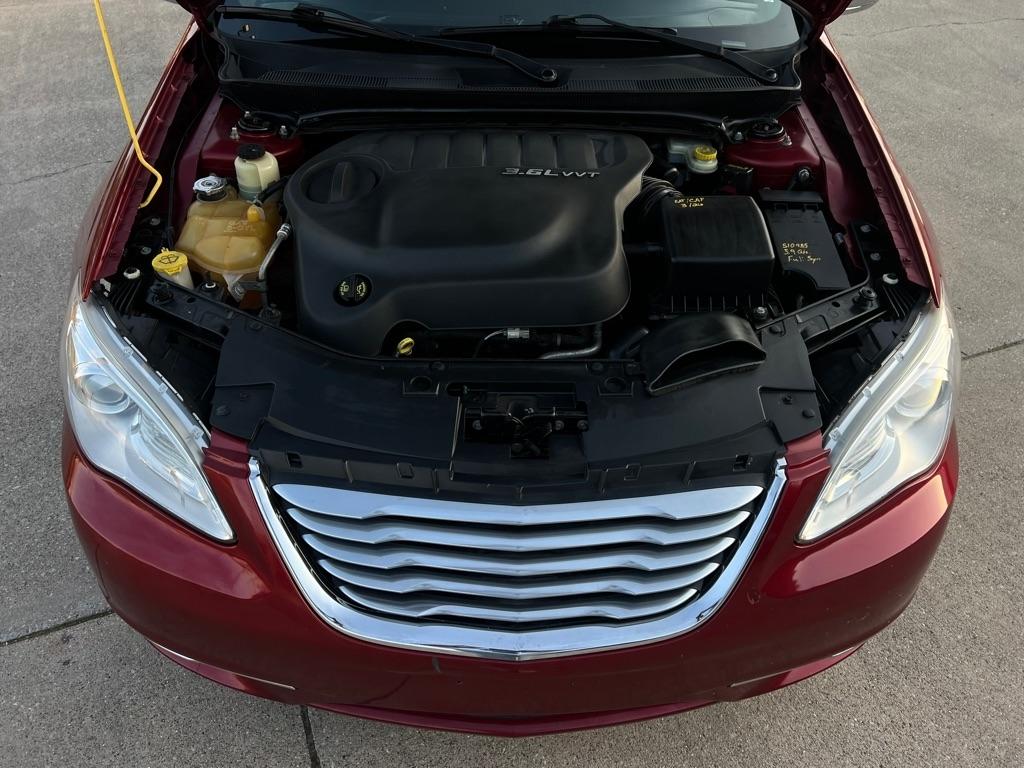 Chrysler 200  2013