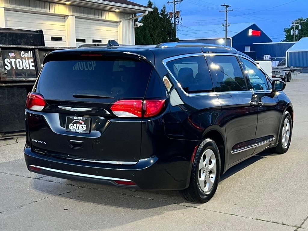 Chrysler Pacifica  2017