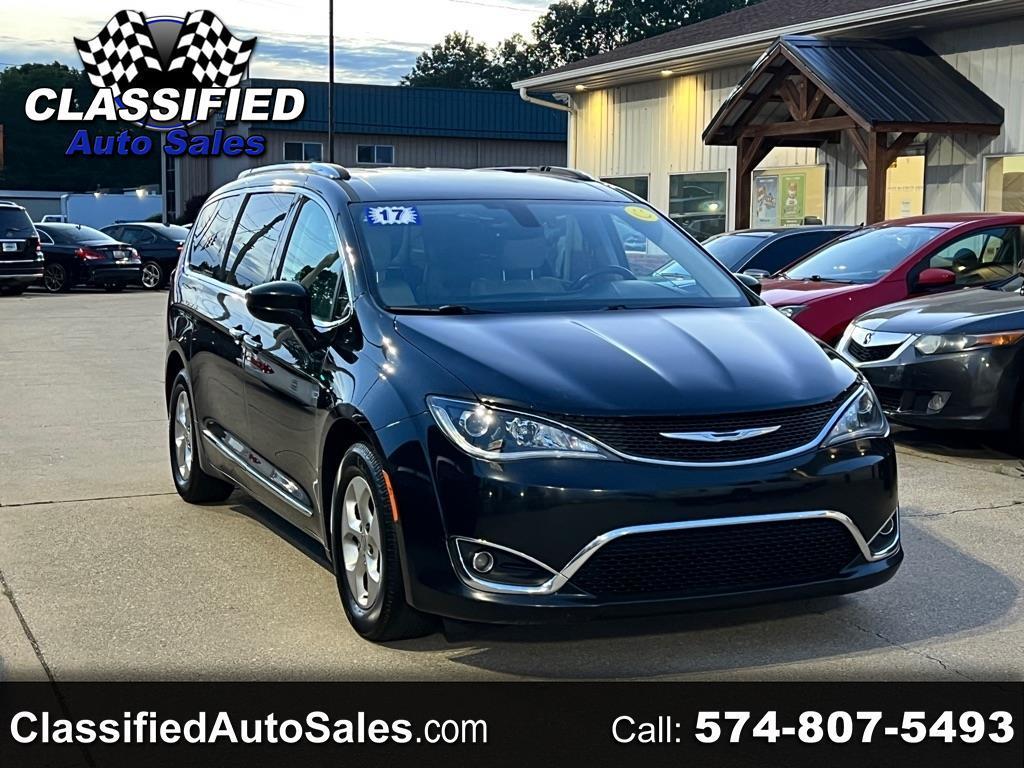 2017 Chrysler Pacifica Touring-L Plus's photo