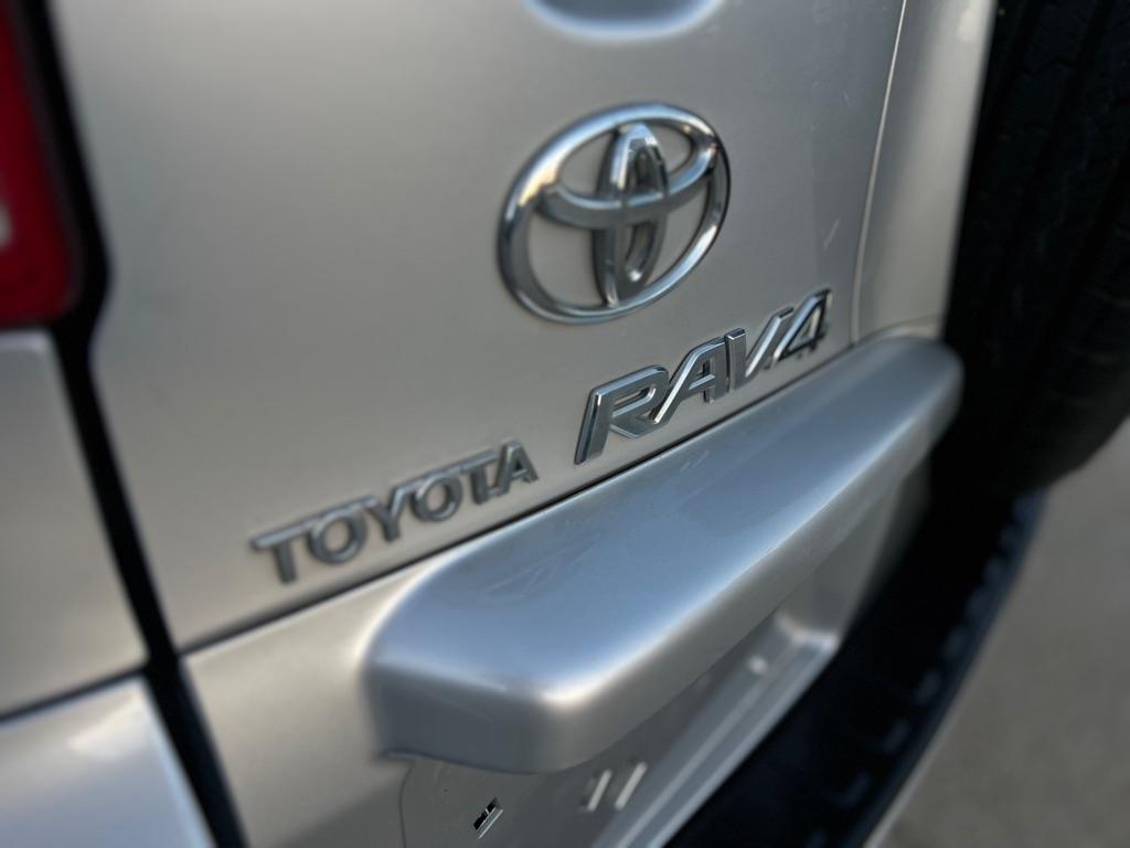 Toyota RAV4  2010