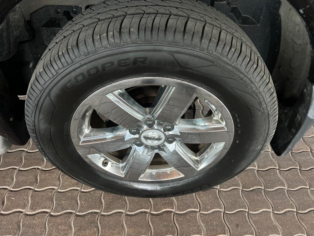 Nissan Armada  2012
