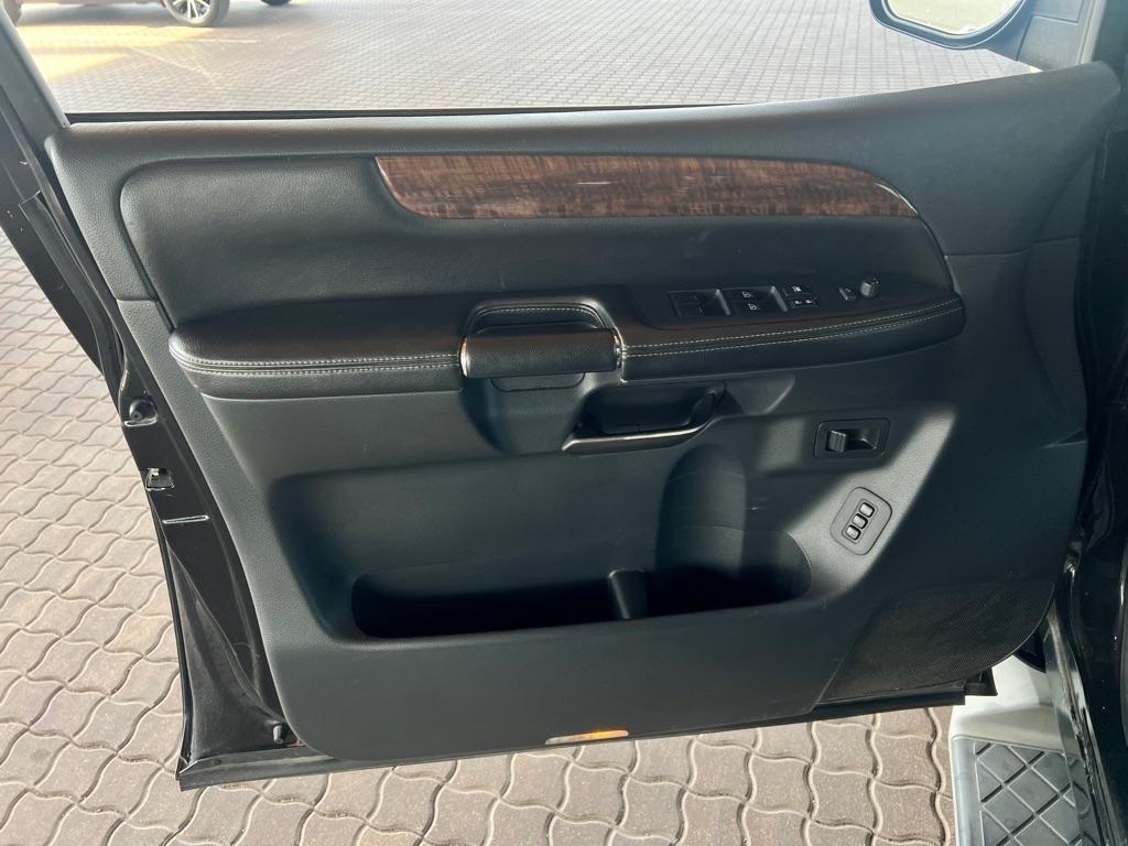 Nissan Armada  2012