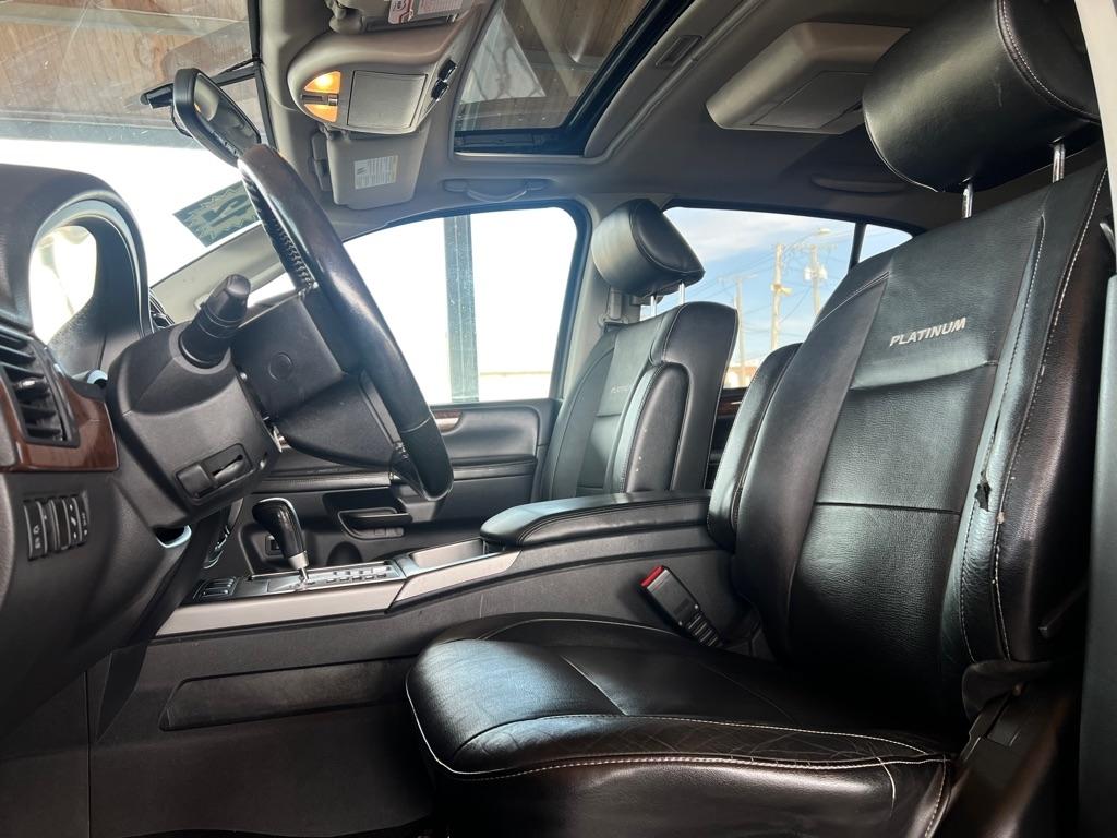 Nissan Armada  2012