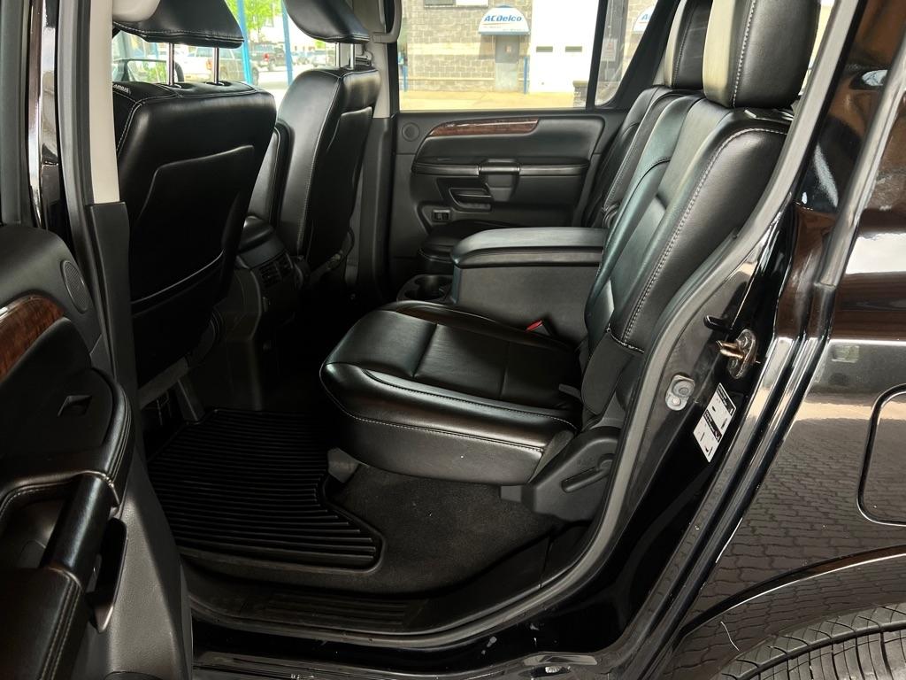 Nissan Armada  2012