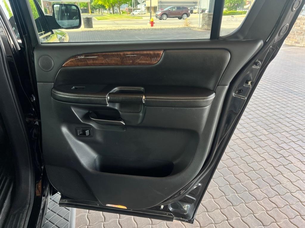 Nissan Armada  2012