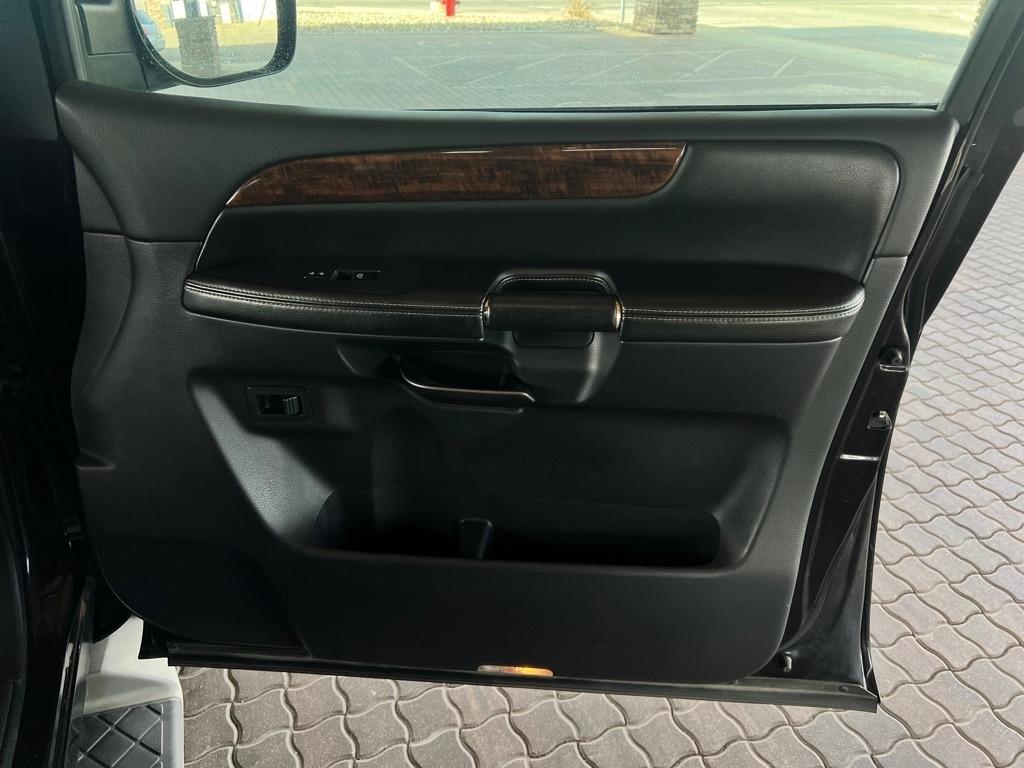 Nissan Armada  2012