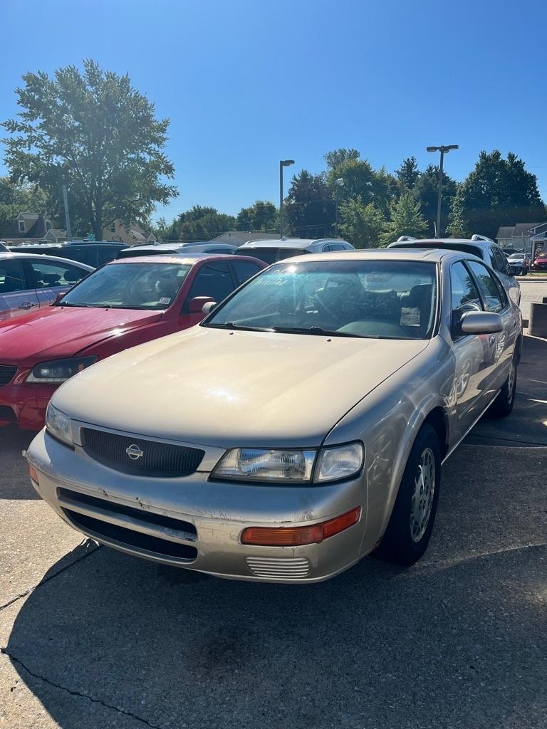 Nissan Maxima  1996