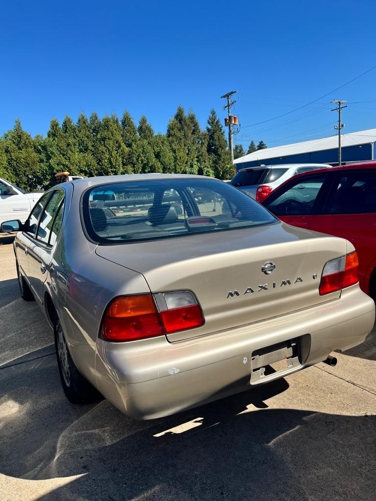 Nissan Maxima  1996