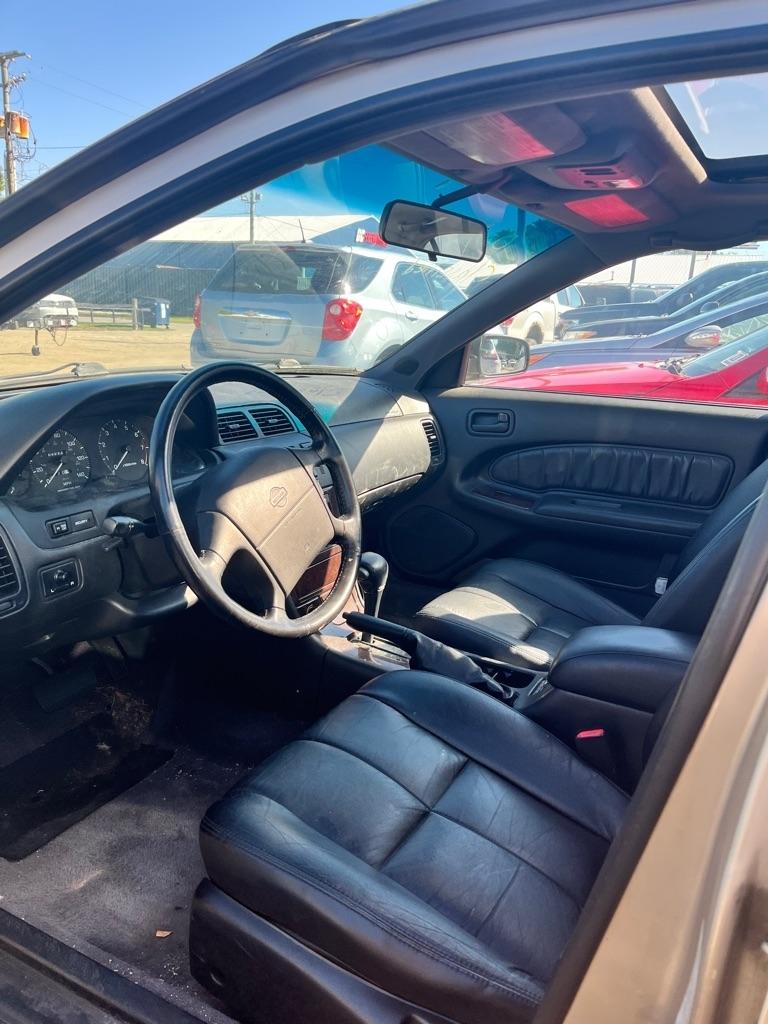 Nissan Maxima  1996