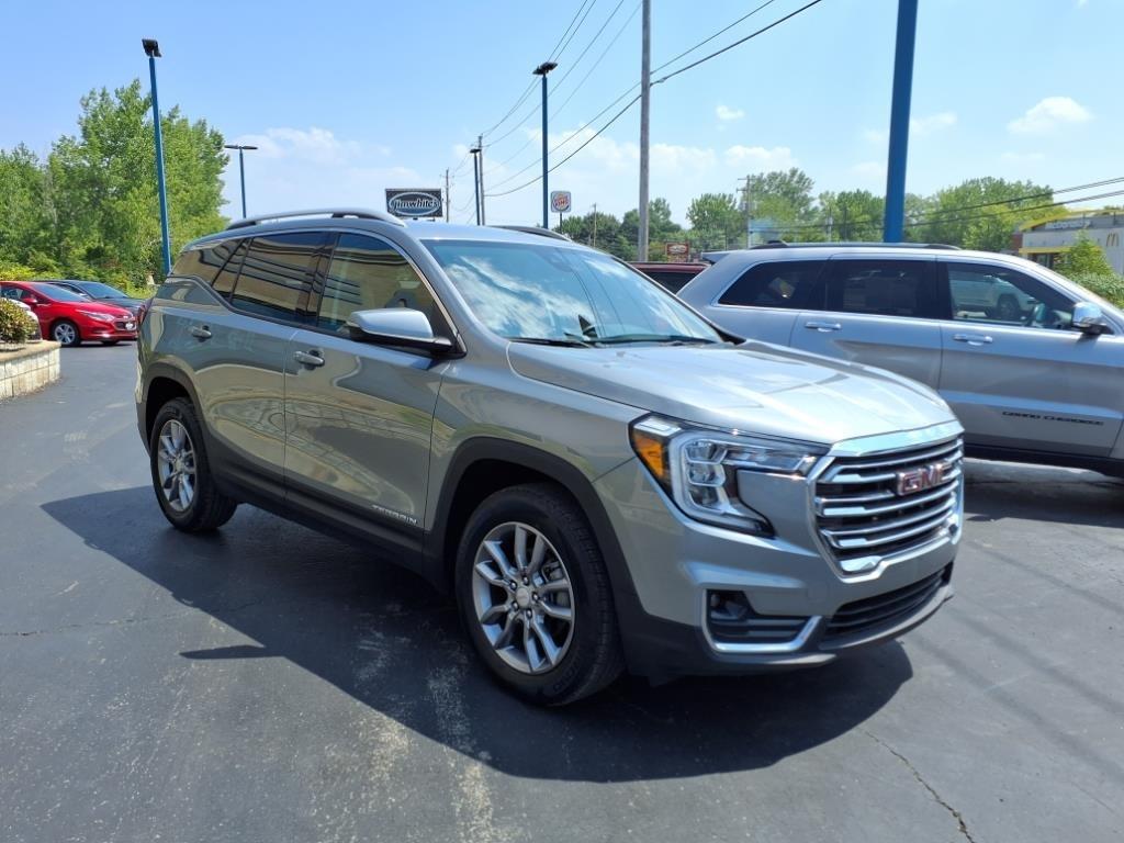2023 GMC Terrain SLT - Photo 4