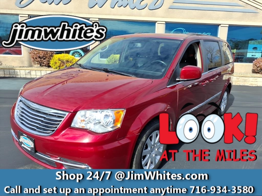 2015 Chrysler Town & Country Touring's photo