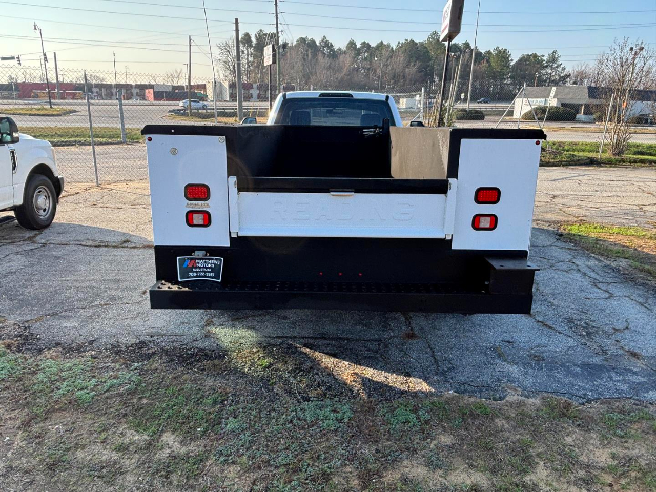 Ford Super Duty F-350 DRW XL 2WD Reg Cab 169" WB 84" CA 2017