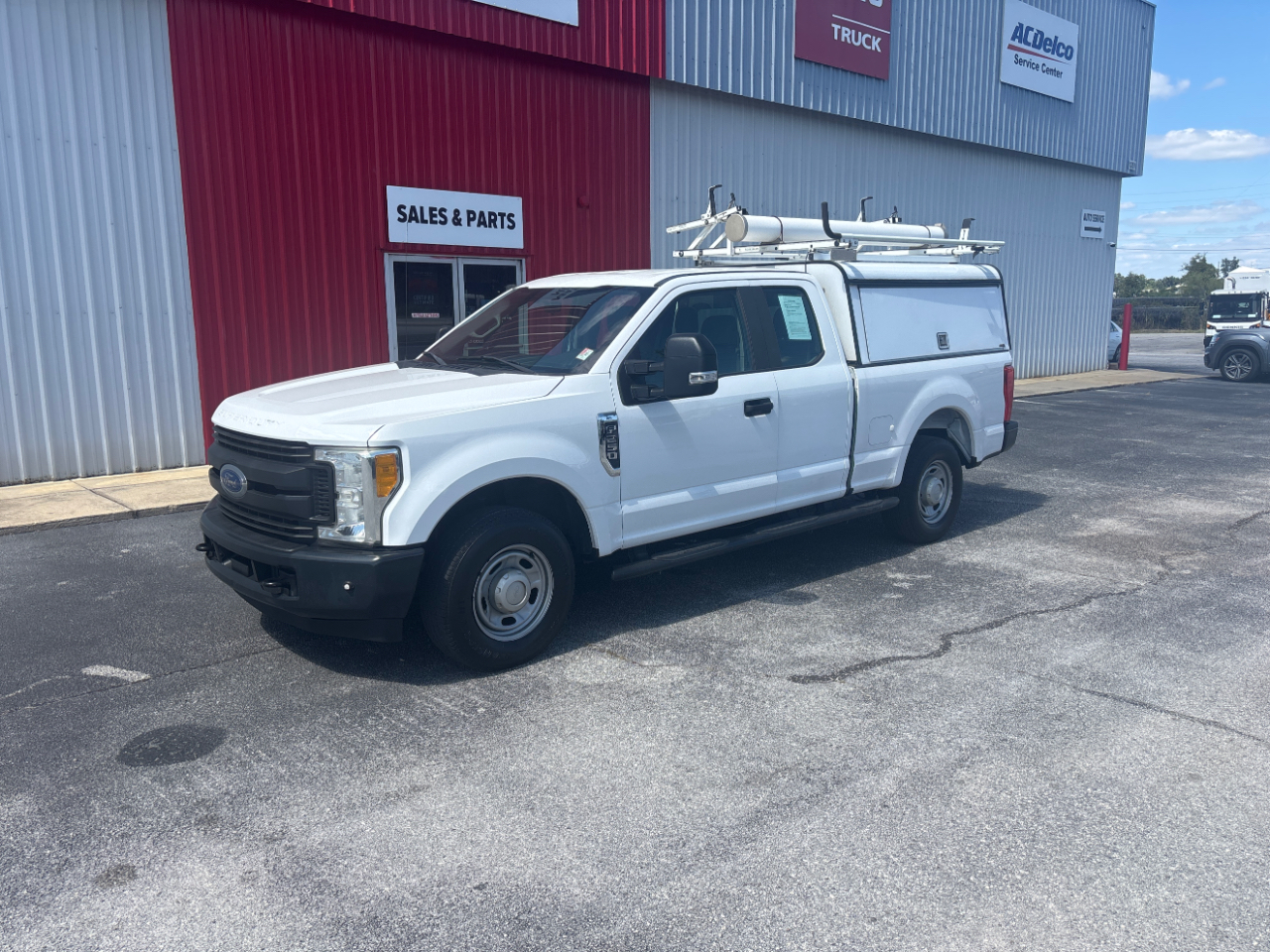 Ford Super Duty F-250 SRW XL 2WD SuperCab 6.75' Box 2017 Ford Super Duty F-250 SRW XL 2WD SuperCab 6.75' Box 2017