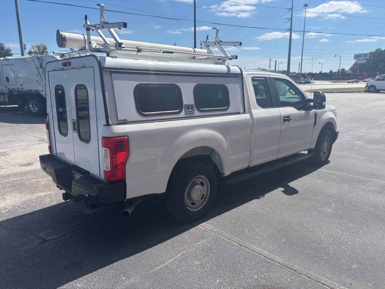 Ford Super Duty F-250 SRW XL 2WD SuperCab 6.75' Box 2017 Ford Super Duty F-250 SRW XL 2WD SuperCab 6.75' Box 2017