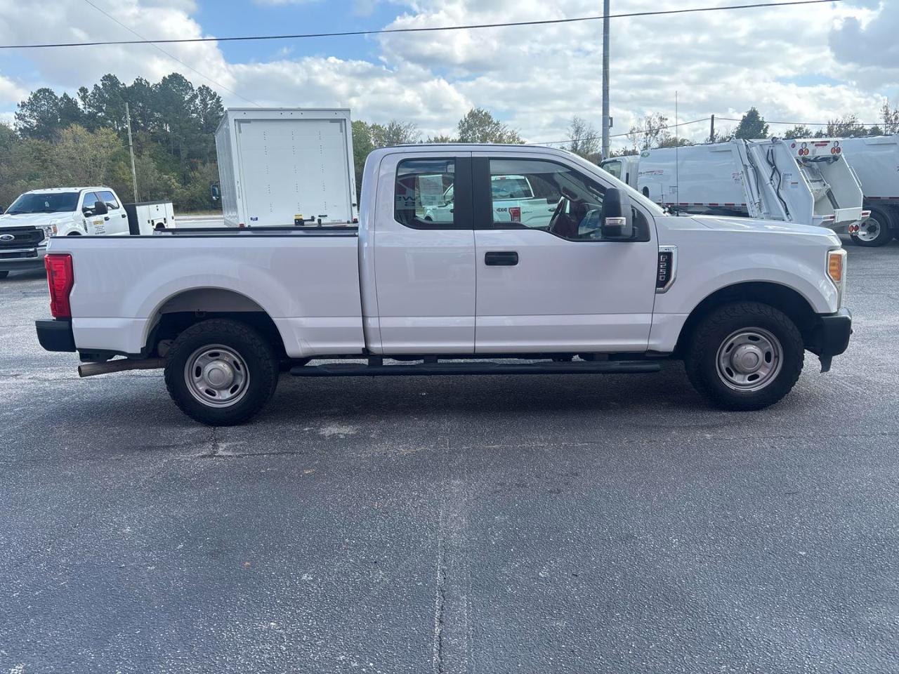 Ford Super Duty F-250 SRW XL 2WD SuperCab 6.75' Box 2017