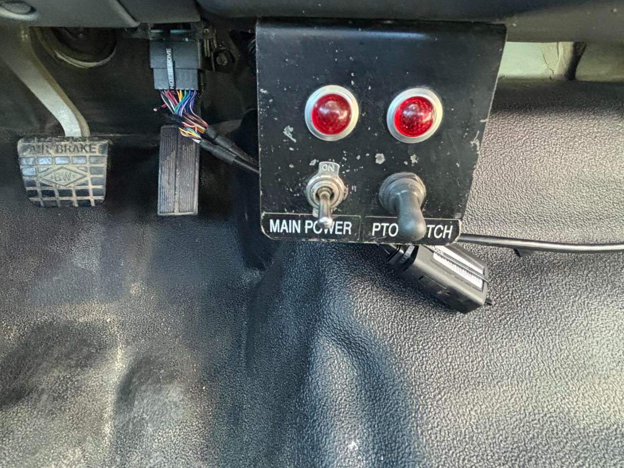 Ford Super Duty F-750 Straight Frame Reg Cab XL 2007