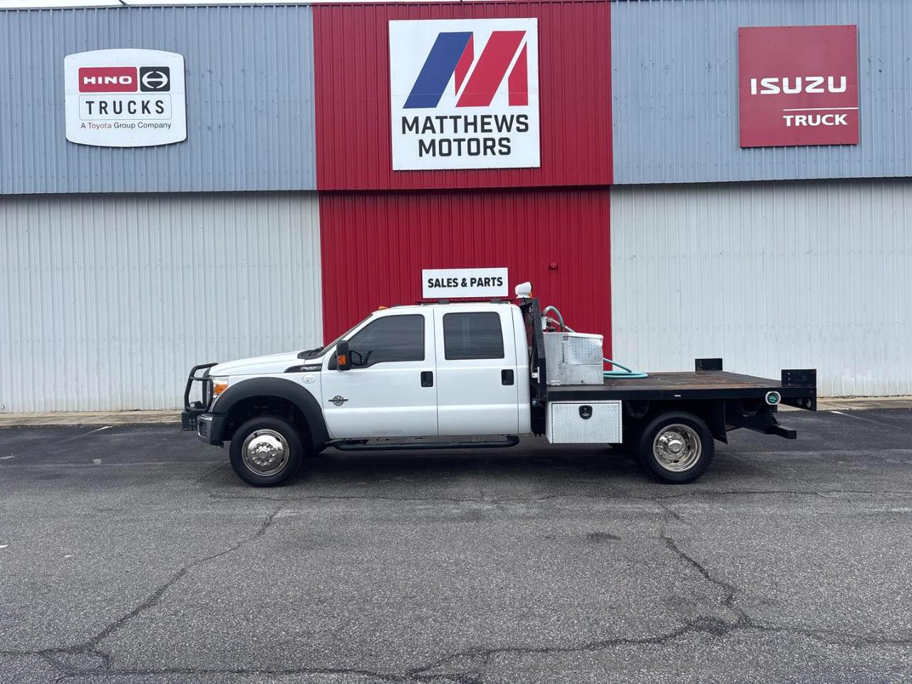 Ford Super Duty F-550 DRW 4WD Crew Cab 176" WB 60" CA XL 2016