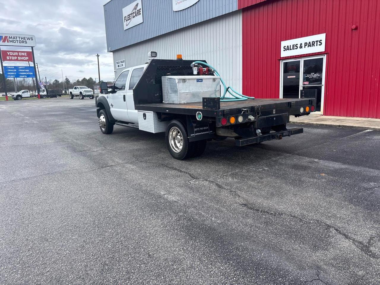 Ford Super Duty F-550 DRW 4WD Crew Cab 176" WB 60" CA XL 2016