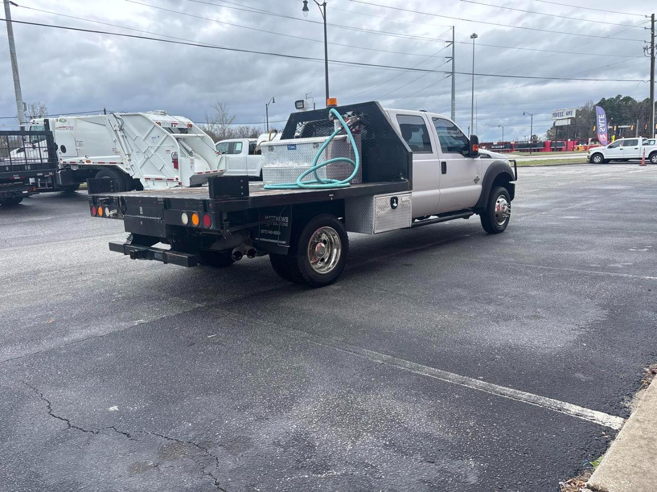 Ford Super Duty F-550 DRW 4WD Crew Cab 176" WB 60" CA XL 2016