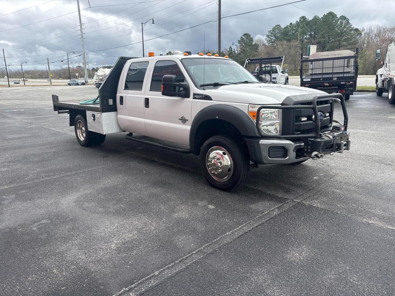 Ford Super Duty F-550 DRW 4WD Crew Cab 176" WB 60" CA XL 2016
