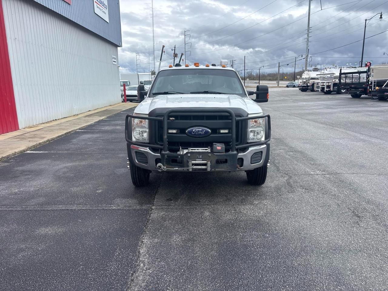 Ford Super Duty F-550 DRW 4WD Crew Cab 176" WB 60" CA XL 2016