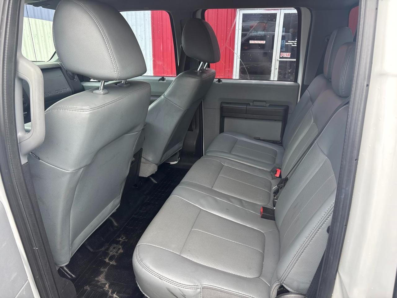 Ford Super Duty F-550 DRW 4WD Crew Cab 176" WB 60" CA XL 2016