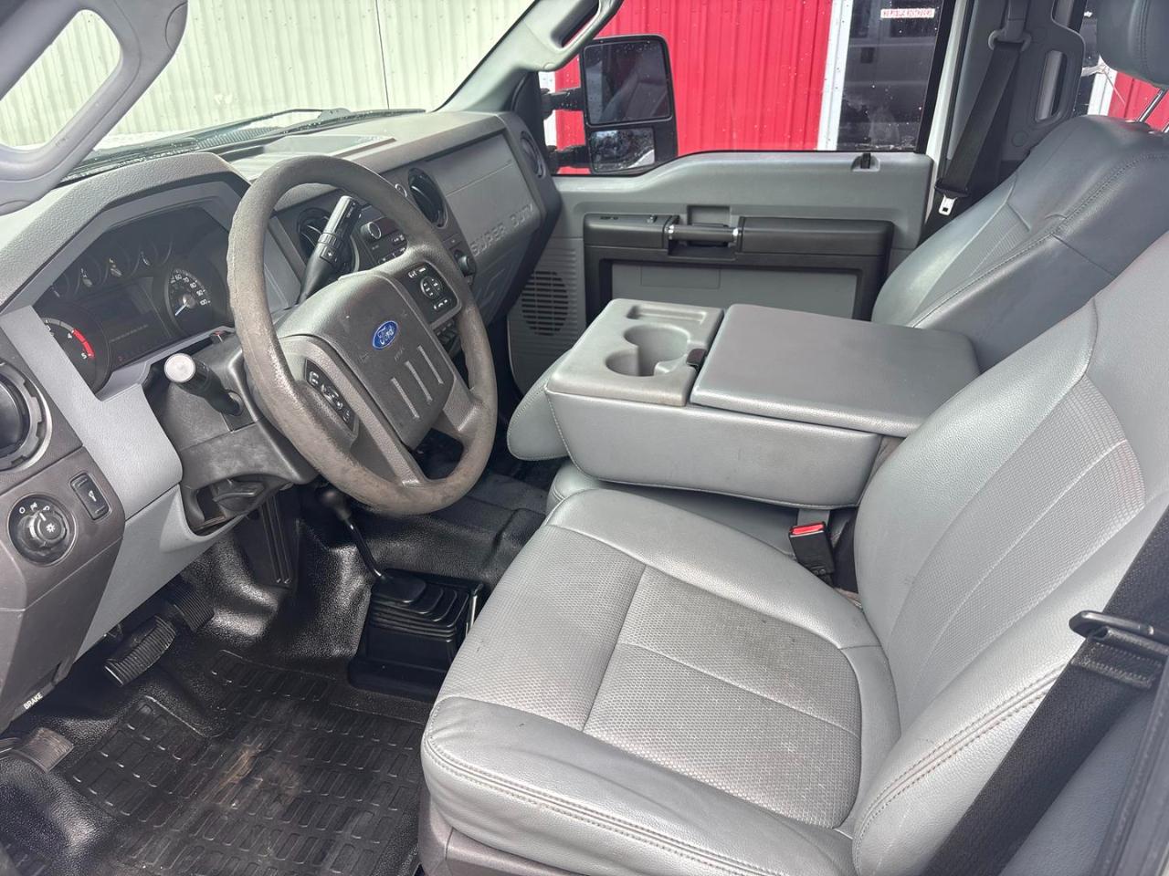 Ford Super Duty F-550 DRW 4WD Crew Cab 176" WB 60" CA XL 2016