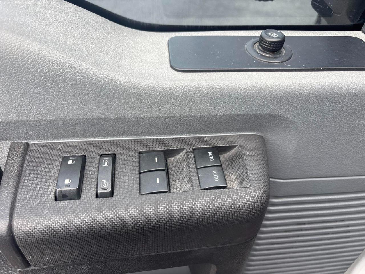 Ford Super Duty F-550 DRW 4WD Crew Cab 176" WB 60" CA XL 2016