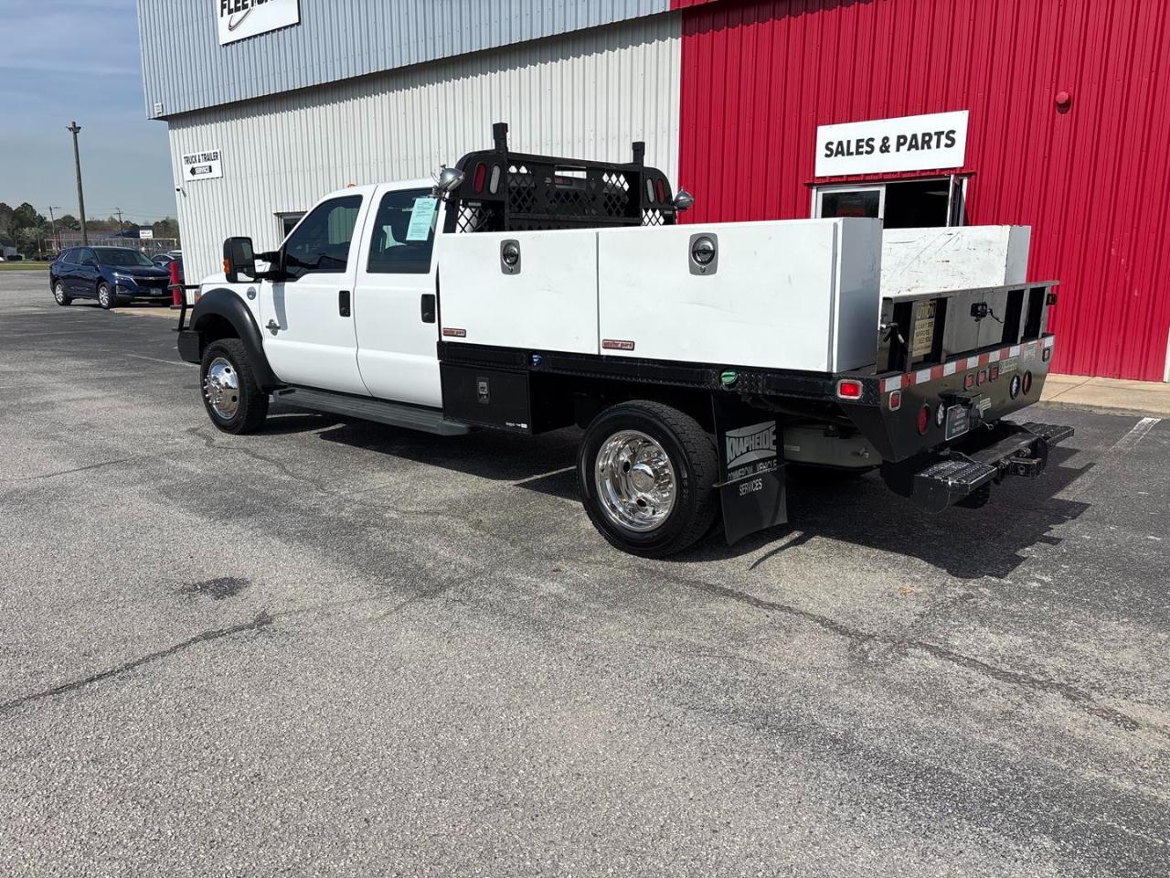 Ford Super Duty F-550 DRW 4WD Crew Cab 176" WB 60" CA XL 2016