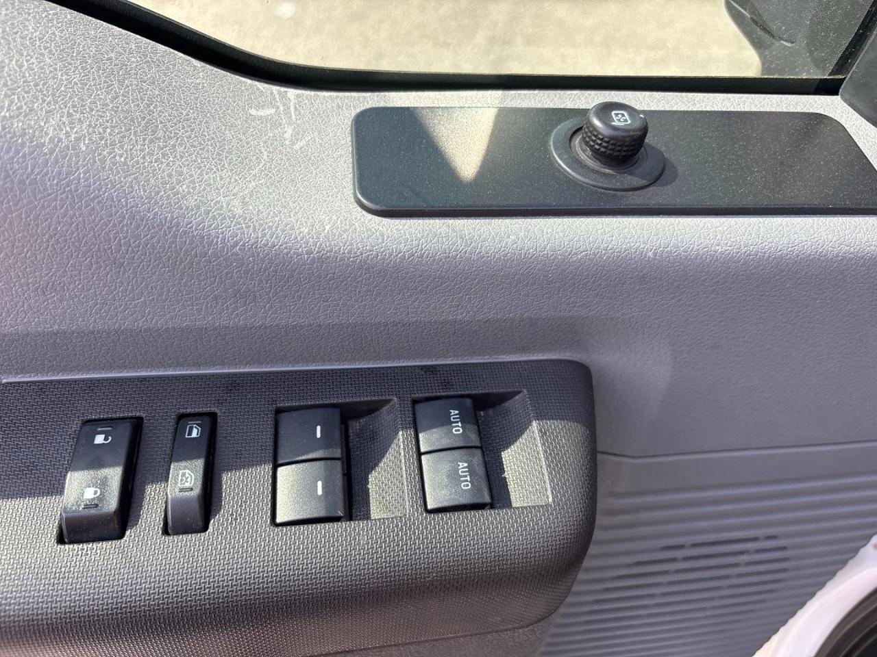 Ford Super Duty F-550 DRW 4WD Crew Cab 176" WB 60" CA XL 2016