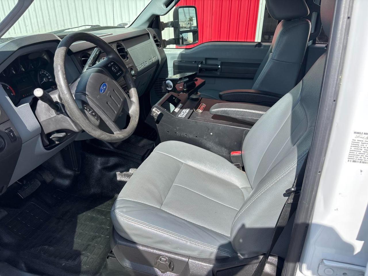 Ford Super Duty F-550 DRW 4WD Crew Cab 176" WB 60" CA XL 2016