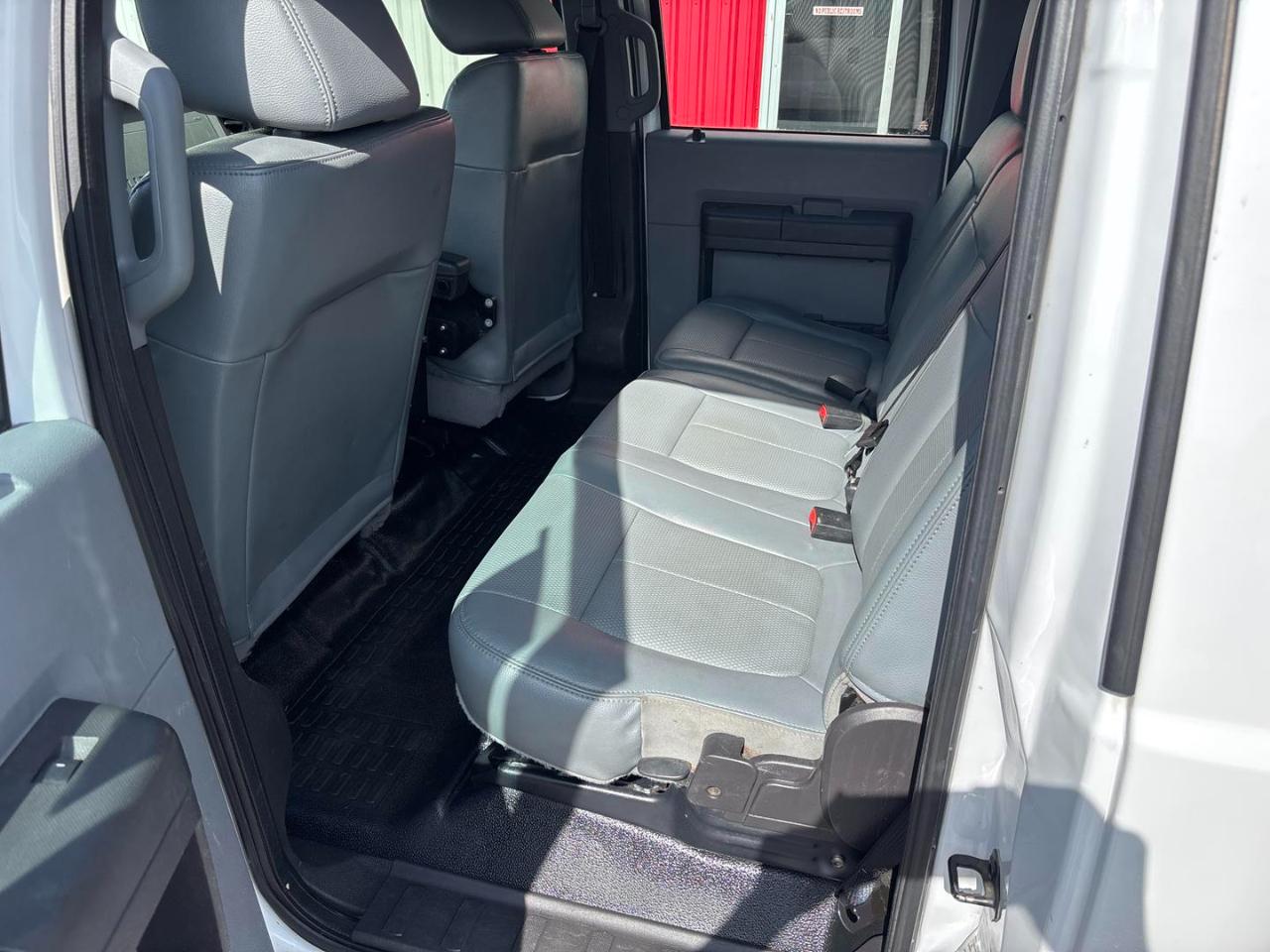 Ford Super Duty F-550 DRW 4WD Crew Cab 176" WB 60" CA XL 2016