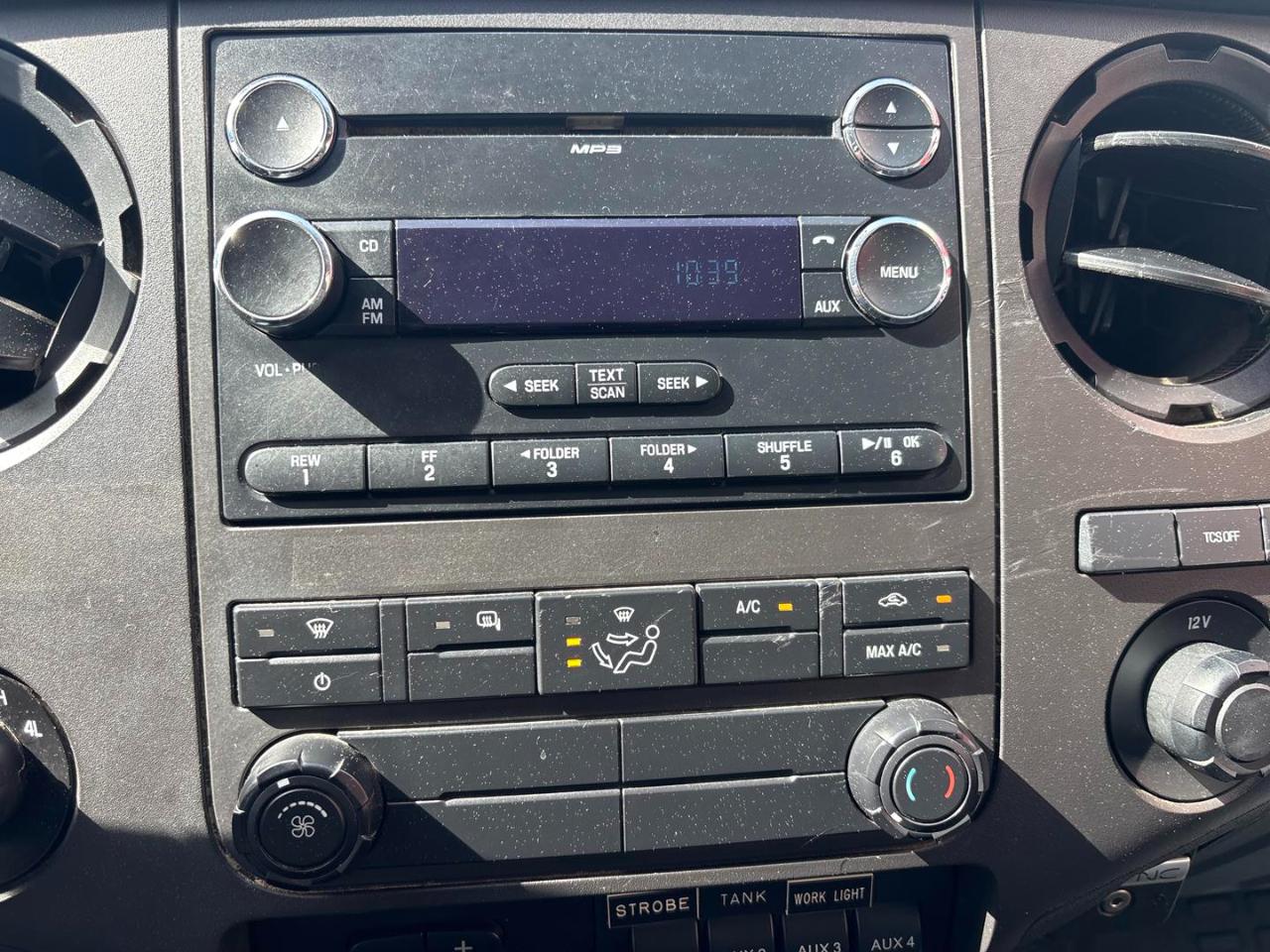 Ford Super Duty F-550 DRW 4WD Crew Cab 176" WB 60" CA XL 2016