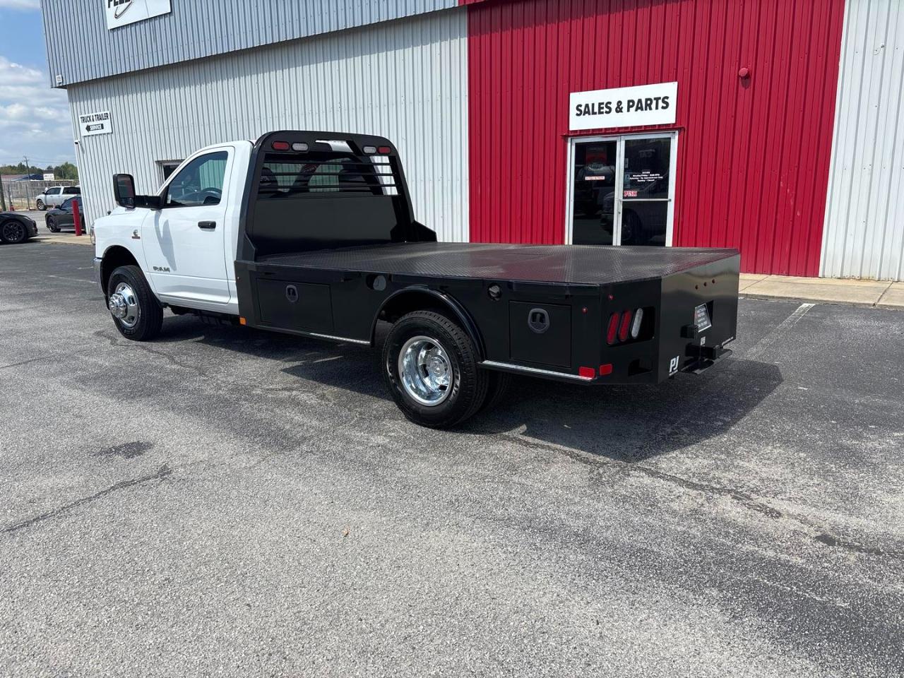 RAM 3500 Chassis Cab Tradesman 2WD Reg Cab 84" CA 167.5" WB 2021