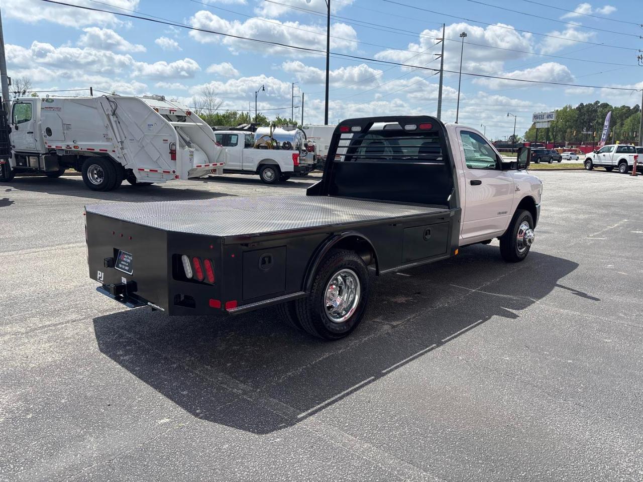 RAM 3500 Chassis Cab Tradesman 2WD Reg Cab 84" CA 167.5" WB 2021