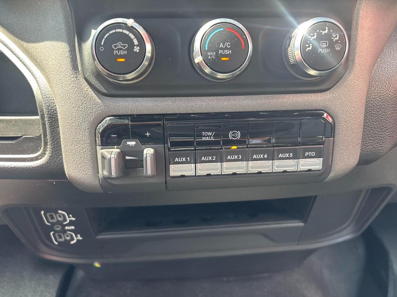 RAM 3500 Chassis Cab Tradesman 2WD Reg Cab 84" CA 167.5" WB 2021