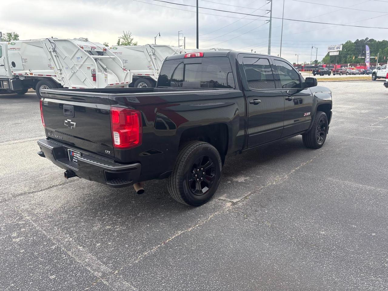 Chevrolet Silverado 1500 4WD Crew Cab 143.5" LTZ 2017