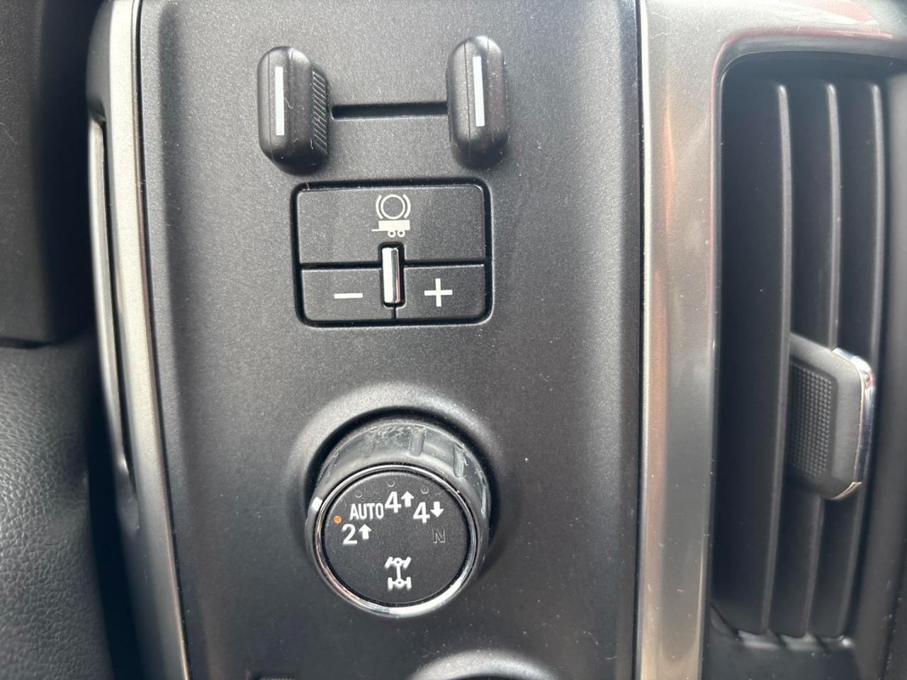 Chevrolet Silverado 1500 4WD Crew Cab 143.5" LTZ 2017