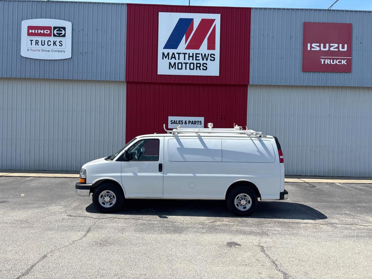 Chevrolet Express Cargo Van RWD 3500 135" 2016