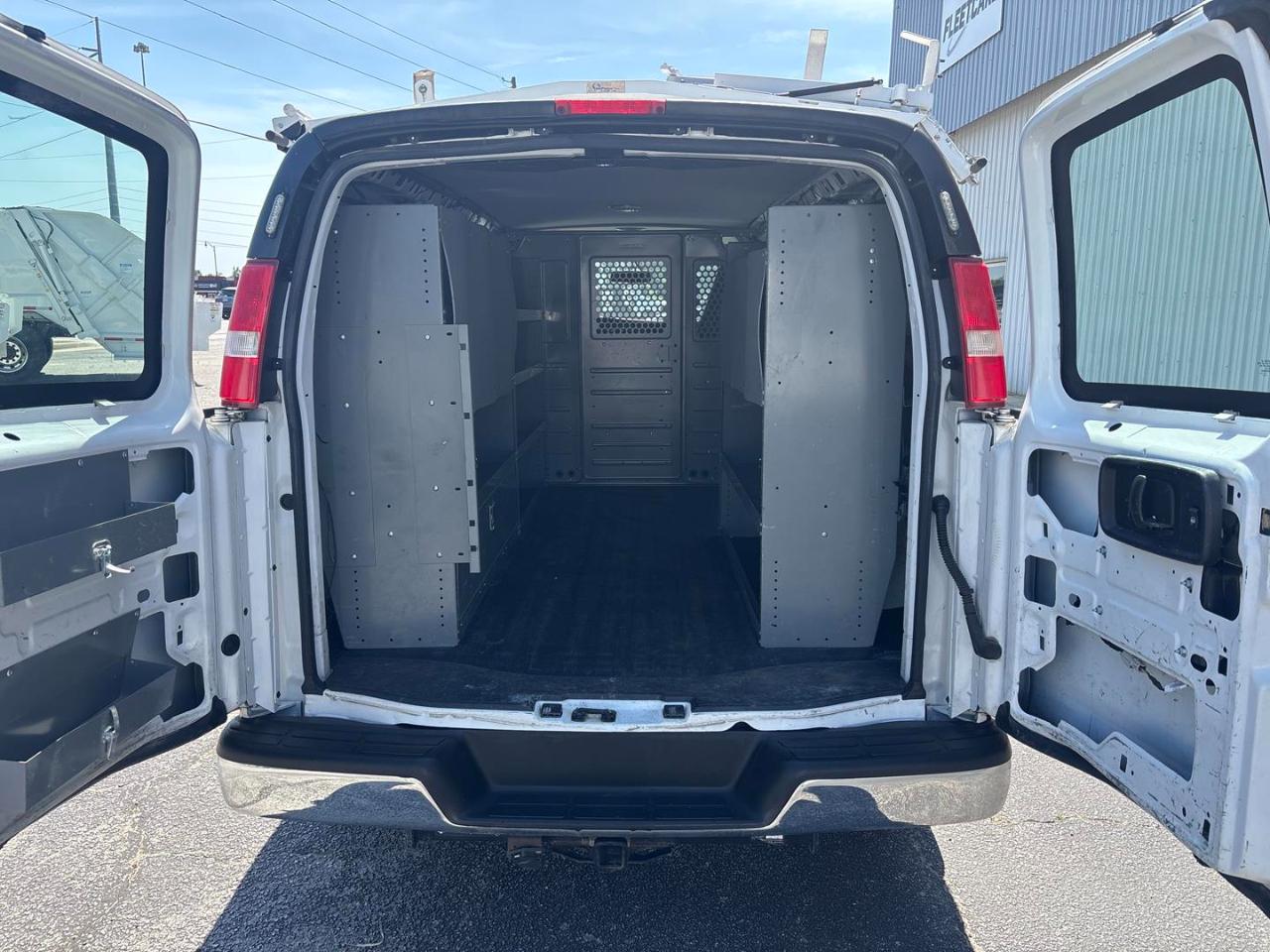 Chevrolet Express Cargo Van RWD 3500 135" 2016