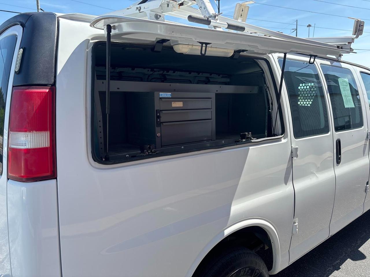 Chevrolet Express Cargo Van RWD 3500 135" 2016