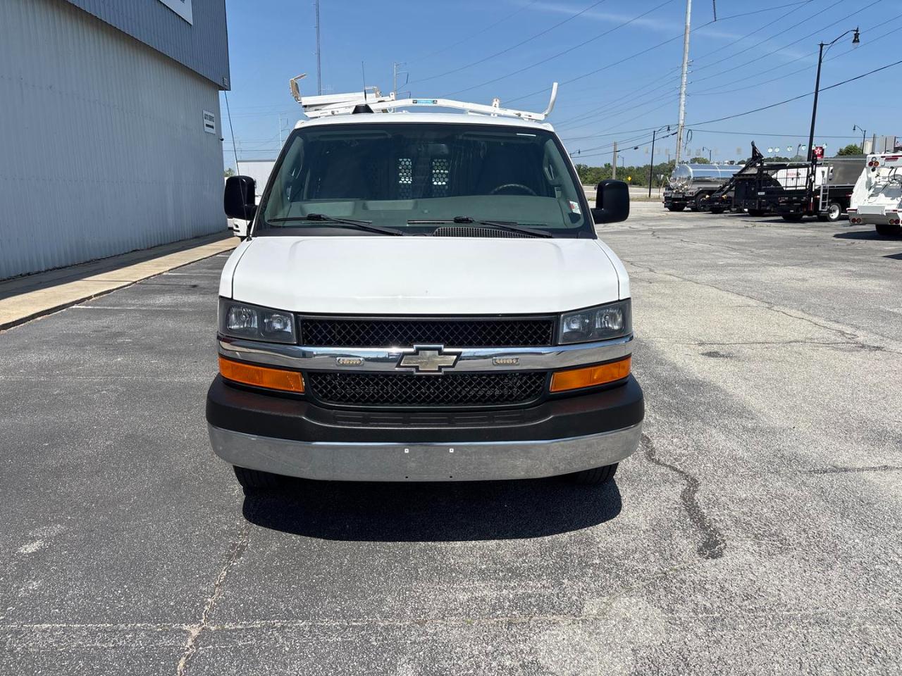 Chevrolet Express Cargo Van RWD 3500 135" 2016