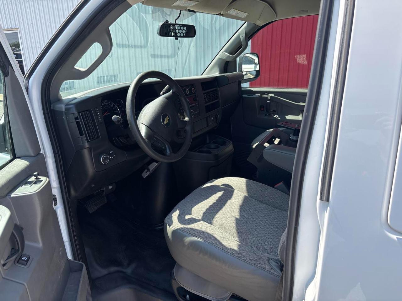 Chevrolet Express Cargo Van RWD 3500 135" 2016